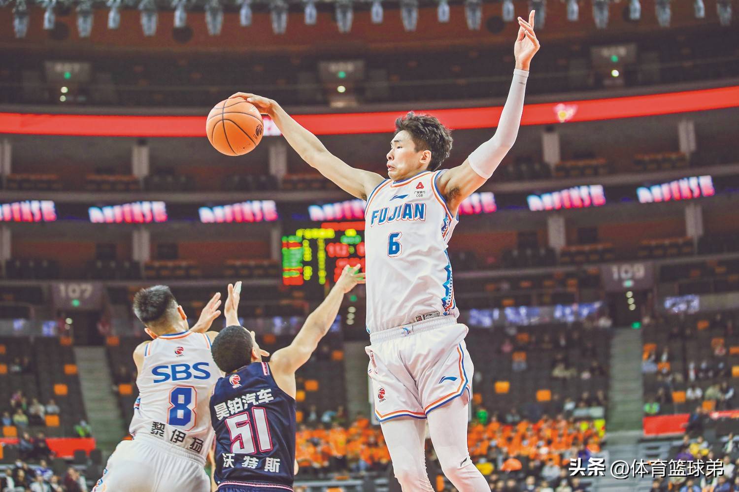 福建队在比赛中表现出众,夺得关键胜利 福建队在比赛中表现出众,夺得关键胜利