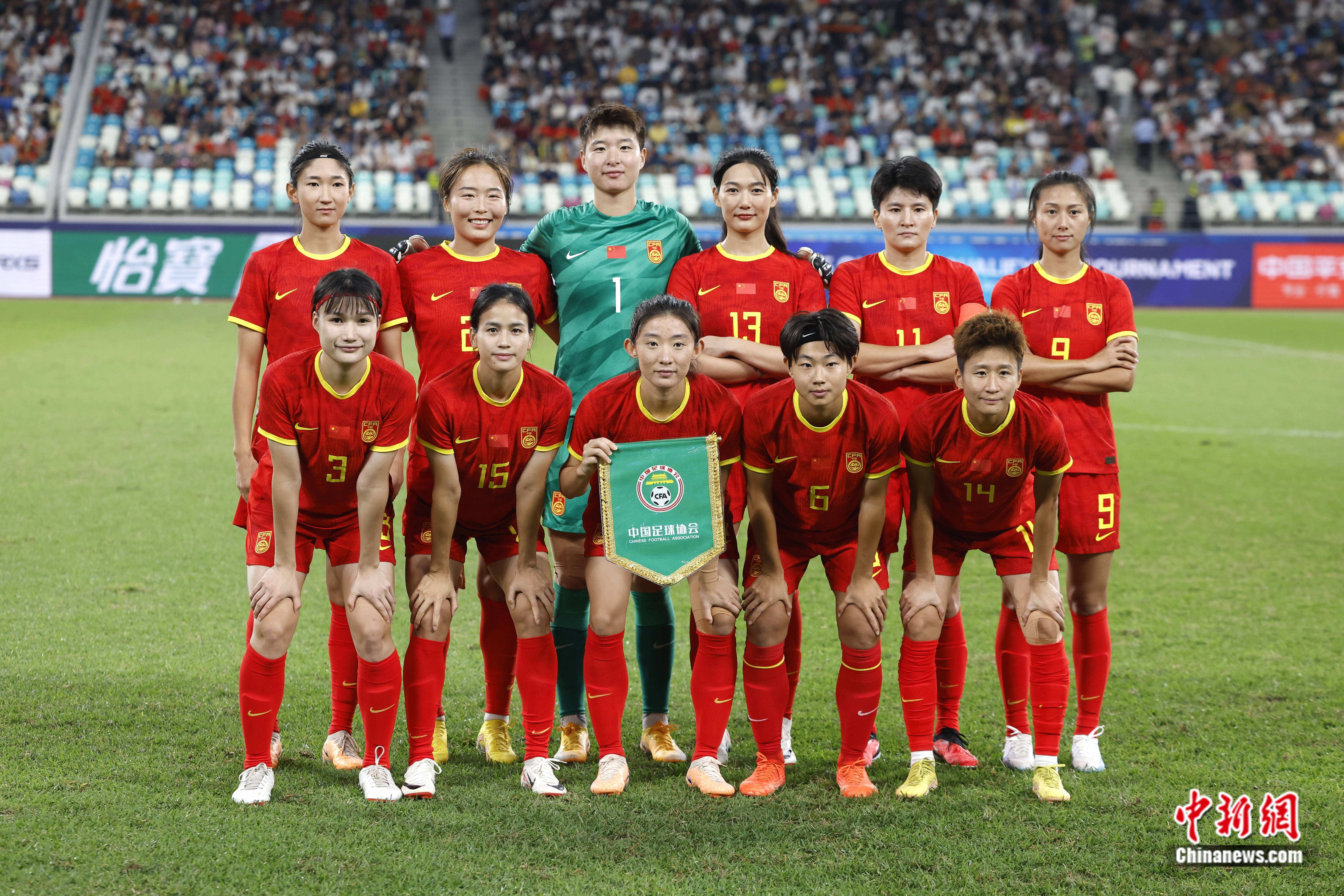 包含中国女足表现彰显出色，展现出团队合作力的词条