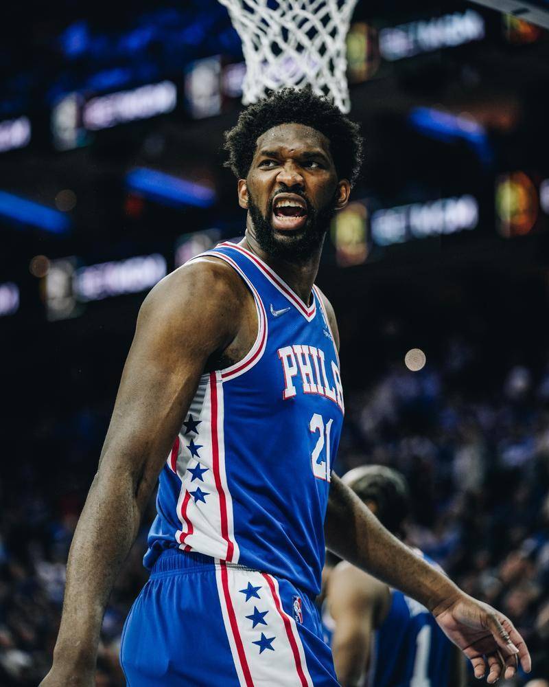 人成败交替,恩比德一人难撑整个阵容 人成败交替,恩比德一人难撑整个阵容