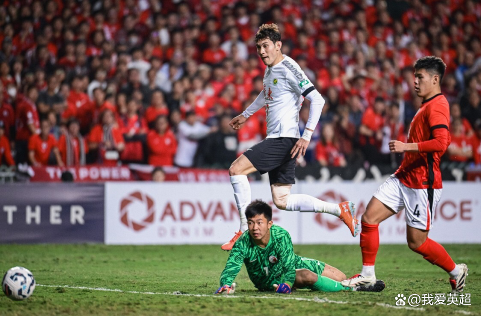 球队在比赛中以一球之差赢下激动人心的胜利 球队在比赛中以一球之差赢下激动人心的胜利