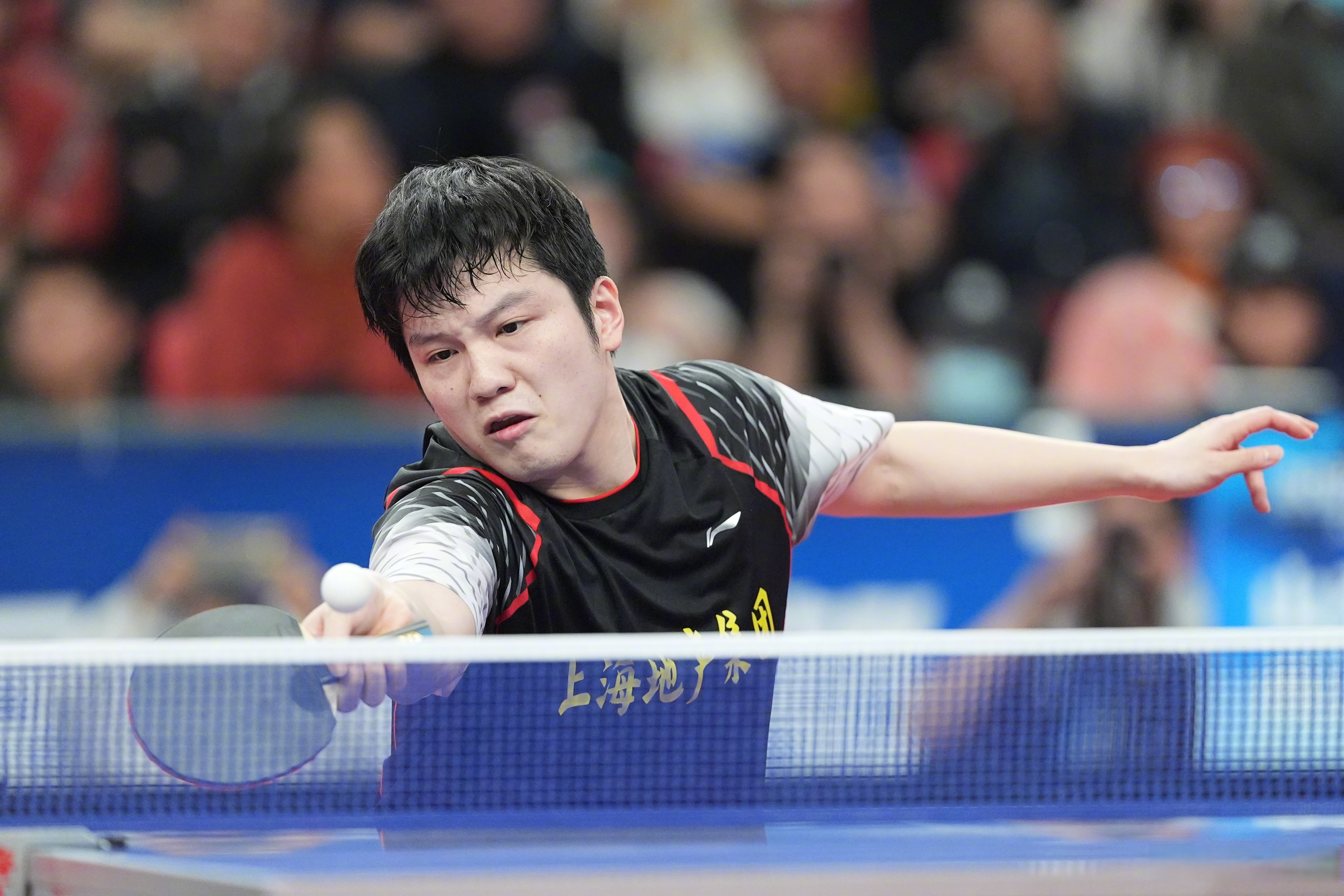 球队在比赛中以一球之差赢下激动人心的胜利 球队在比赛中以一球之差赢下激动人心的胜利