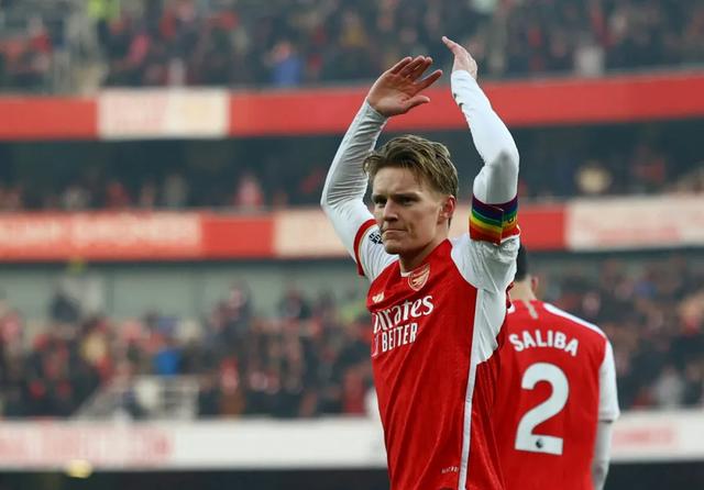 阿森纳遭遇惨败,球队状态低迷需尽快调整 阿森纳遭遇惨败,球队状态低迷需尽快调整