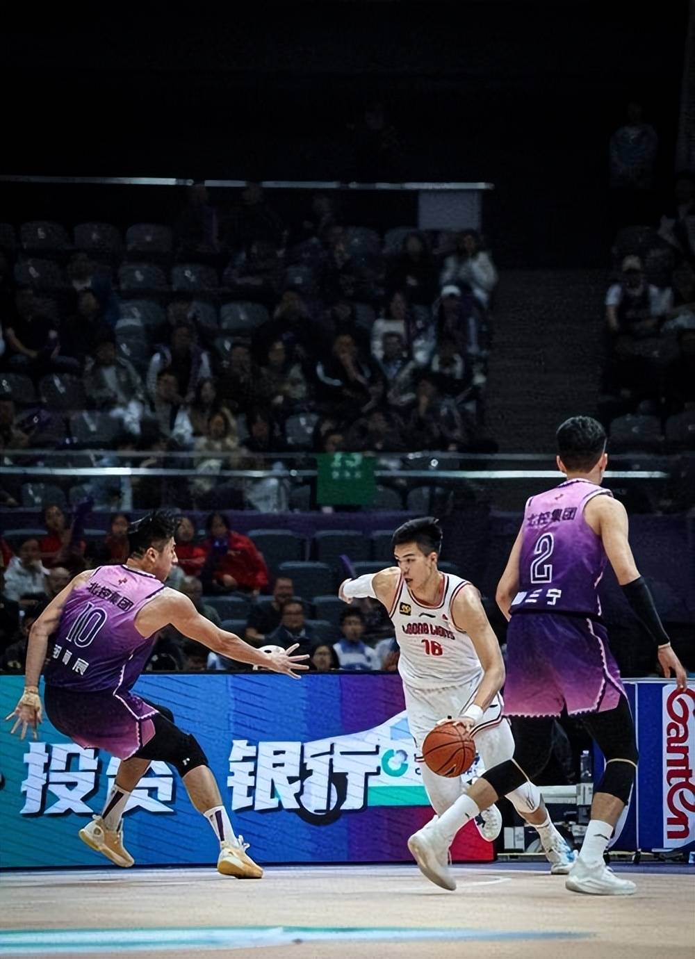 四川男篮客场惨败,遭受连败压力 四川男篮客场惨败,遭受连败压力