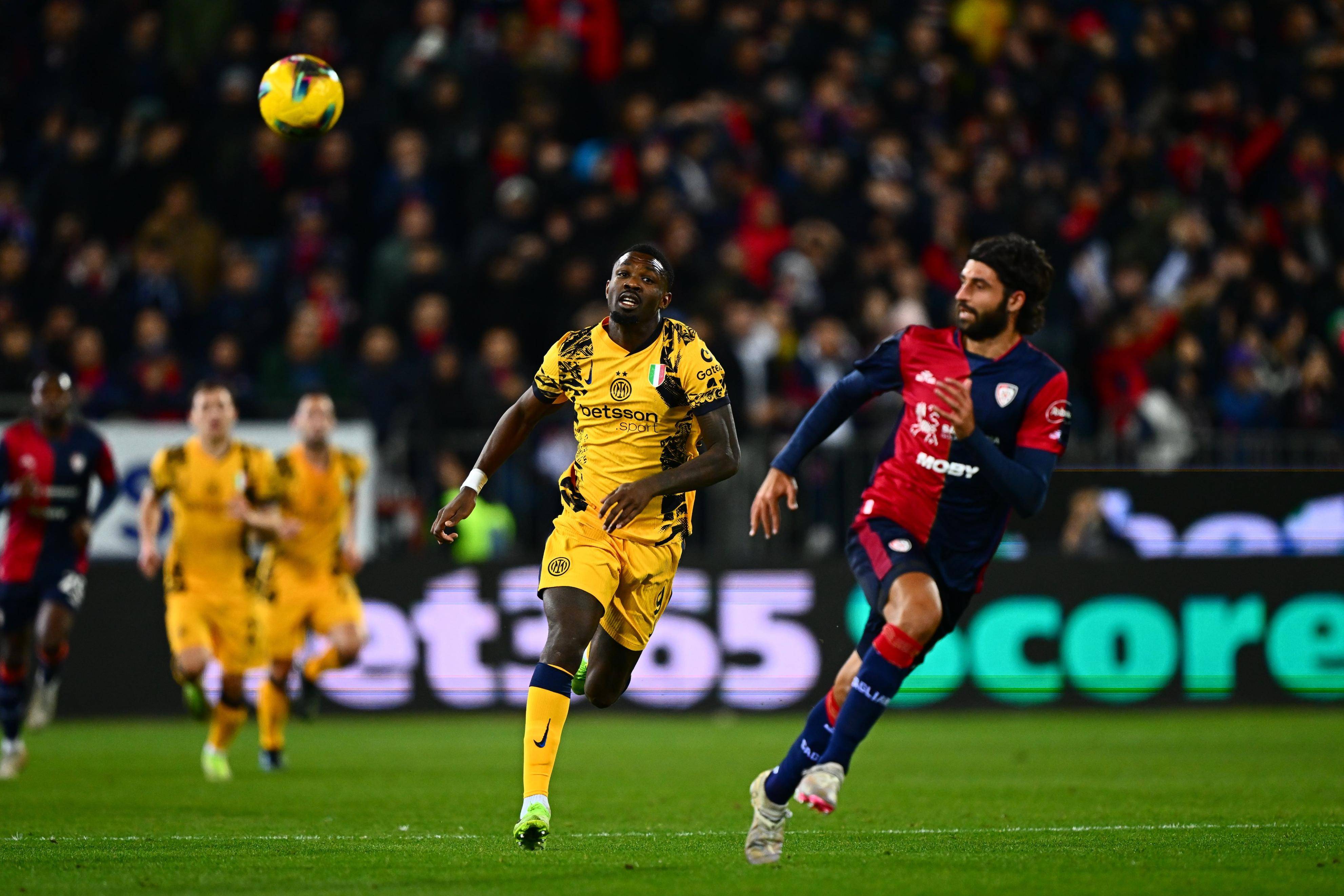 包含卡利亚里遭遇连败，保级形势严峻的词条