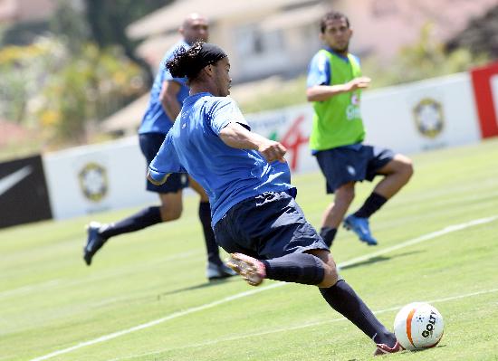 南美洲篮球赛中球员实力碰撞，冠军角逐胜负难料的简单介绍