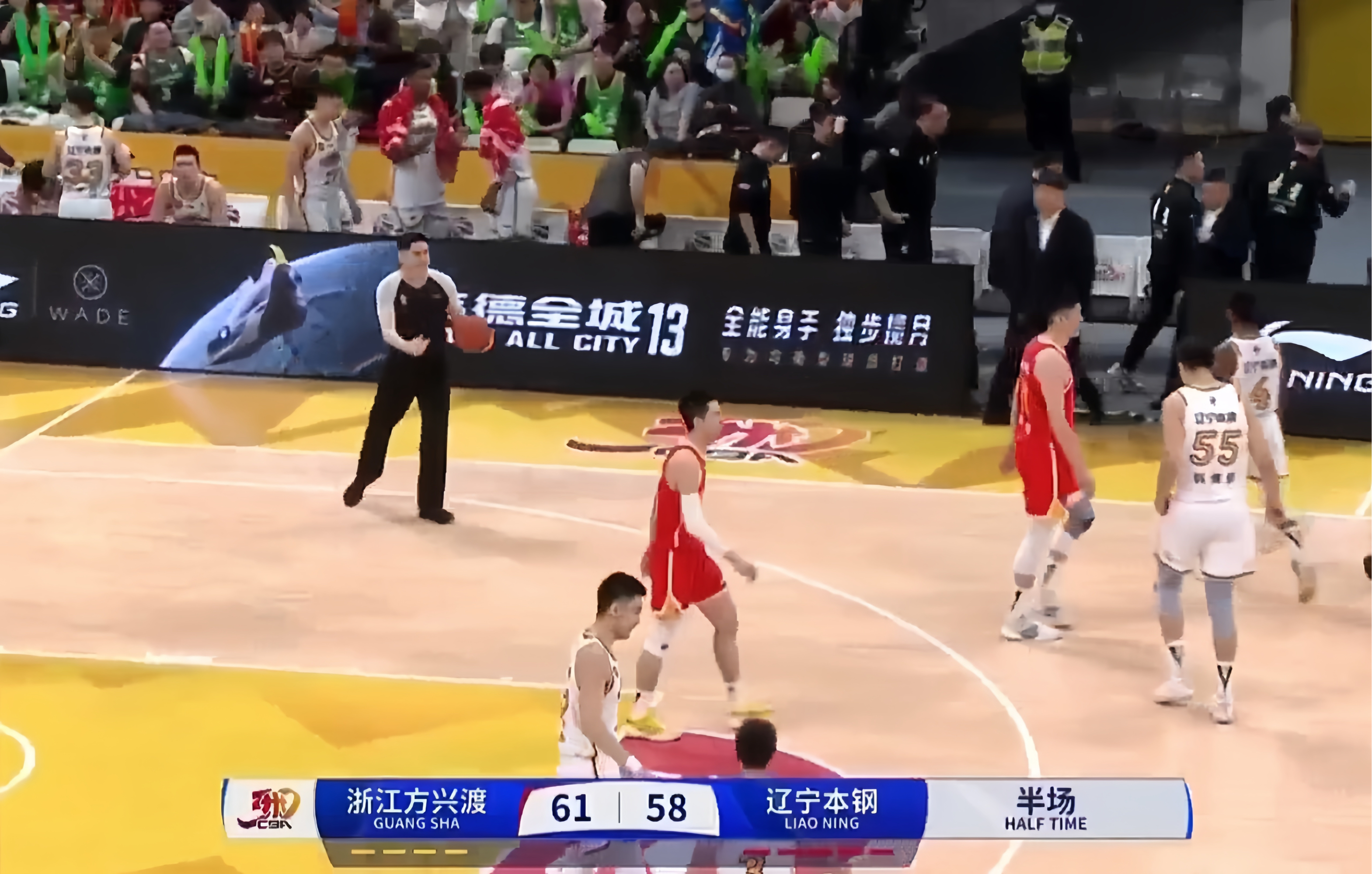 广厦男篮火力全开,横扫对手取胜 广厦男篮火力全开,横扫对手取胜