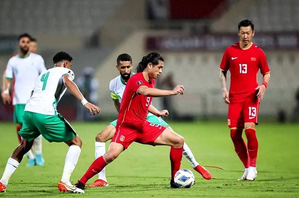 中国国家足球队在比赛中展现出色进攻火力 中国国家足球队在比赛中展现出色进攻火力