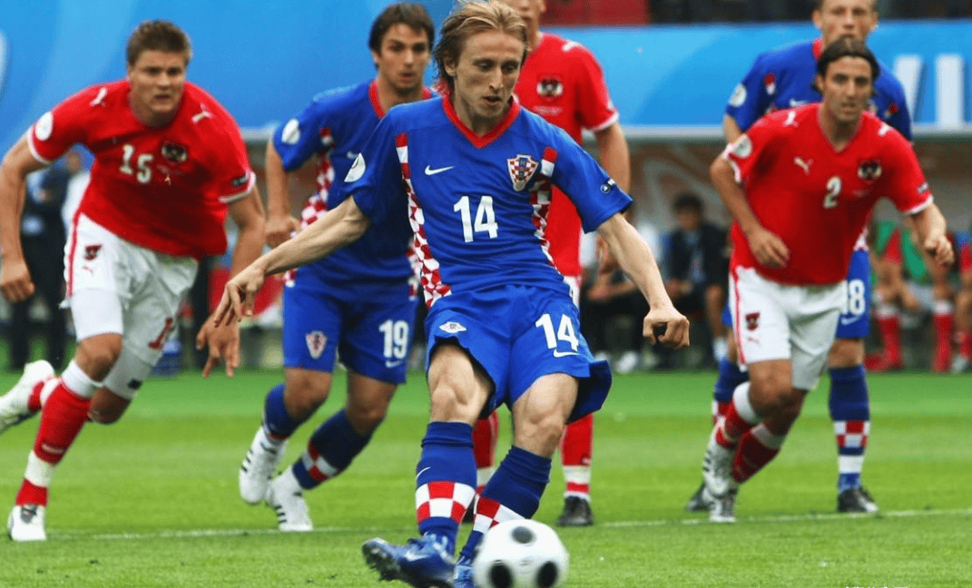 关于斯洛文尼亚队迅速崭露头角，领头羊竞逐的信息