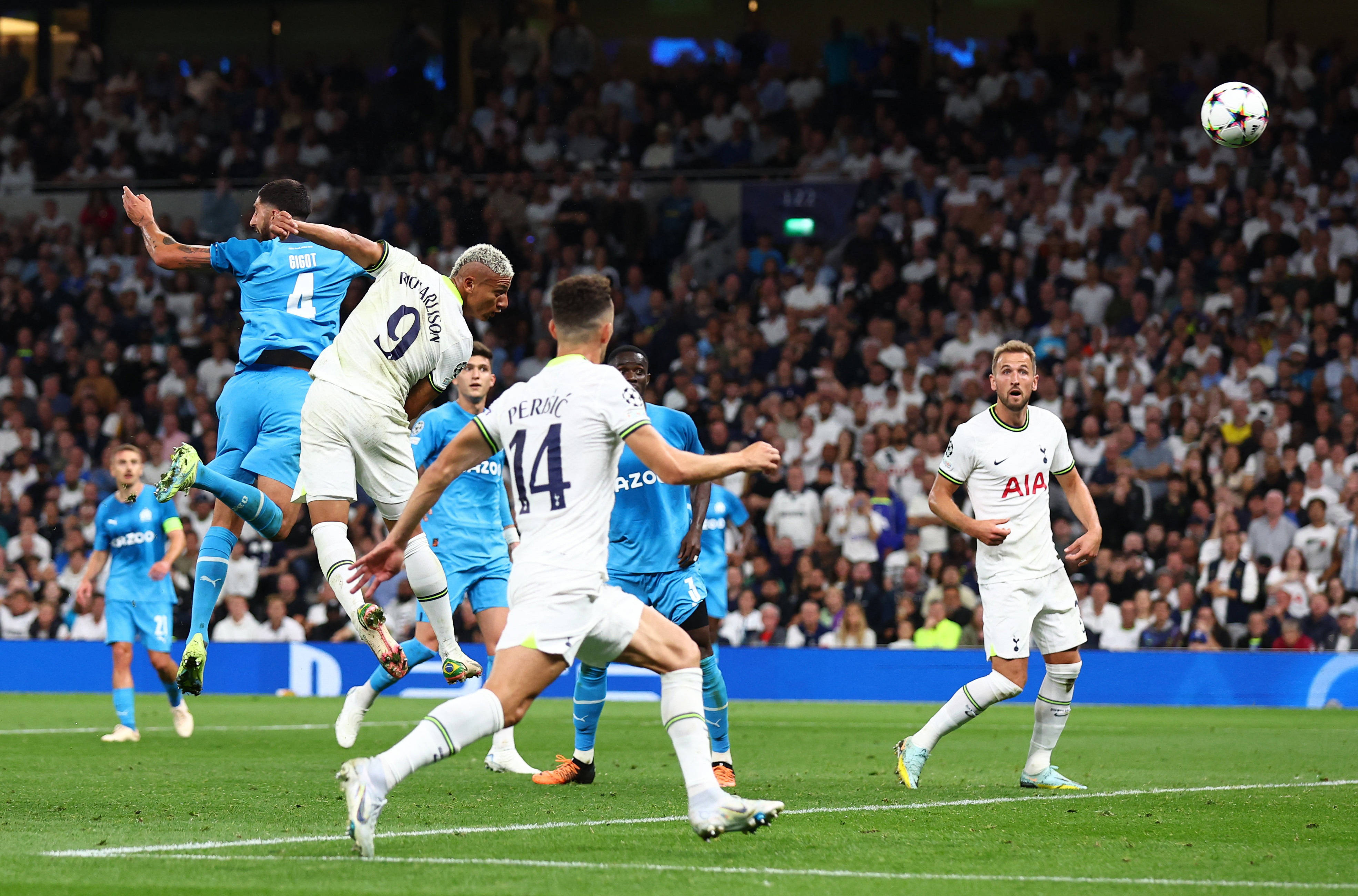 欧洲冠军联赛半决赛对阵集锦，精彩瞬间回放的简单介绍