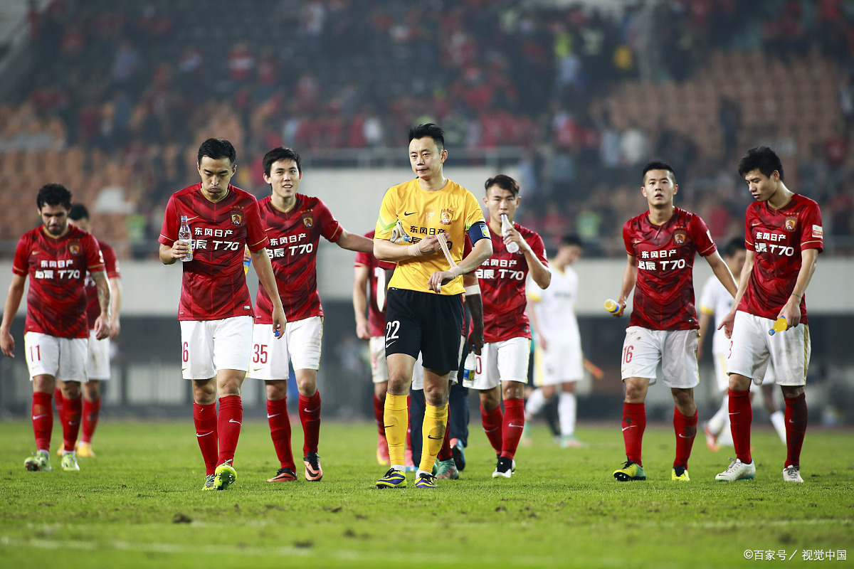 恒大球员表现出色,全队配合默契 恒大球员表现出色,全队配合默契