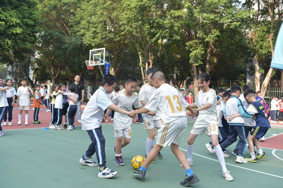 足球顶尖联赛展现魅力,精彩纷呈的简单介绍 足球顶尖联赛展现魅力,精彩纷呈的简单介绍