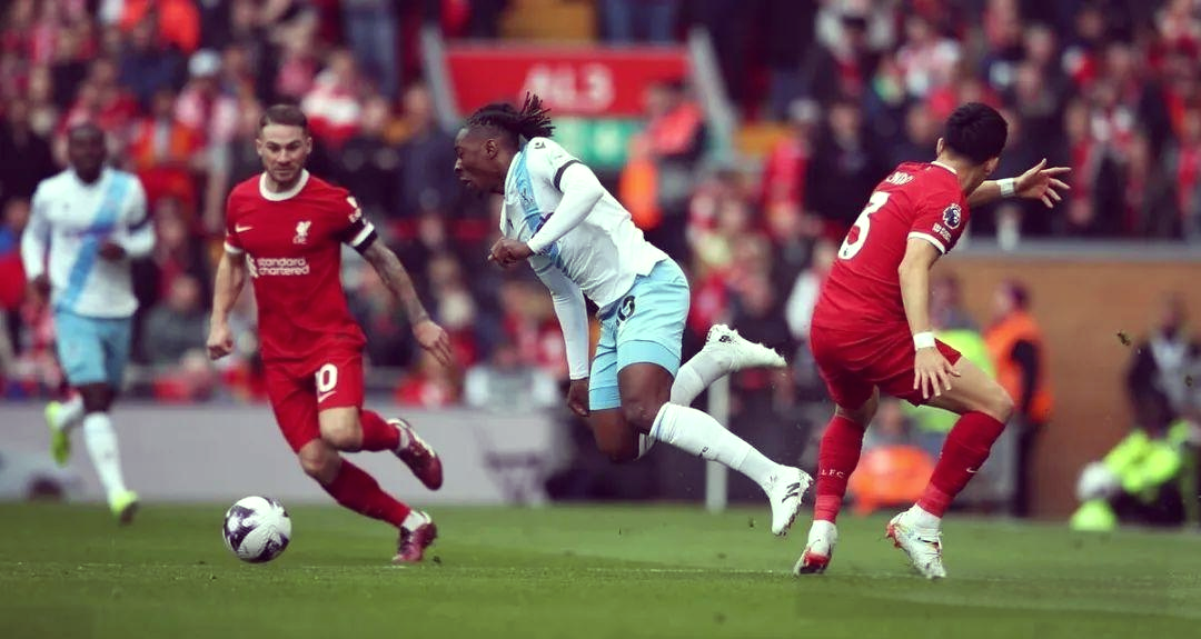 关于利物浦遭遇三连败,追赶榜首失利的信息 关于利物浦遭遇三连败,追赶榜首失利的信息