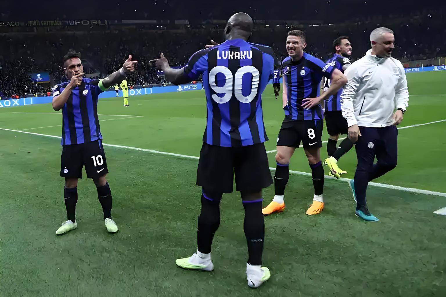 兰斯客场击败对手，实现逆袭