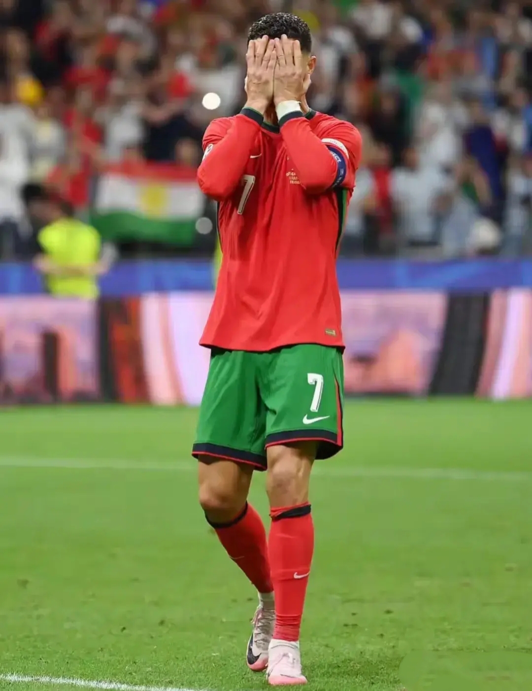 关于法国队接连获得胜利，晋级下一轮的信息