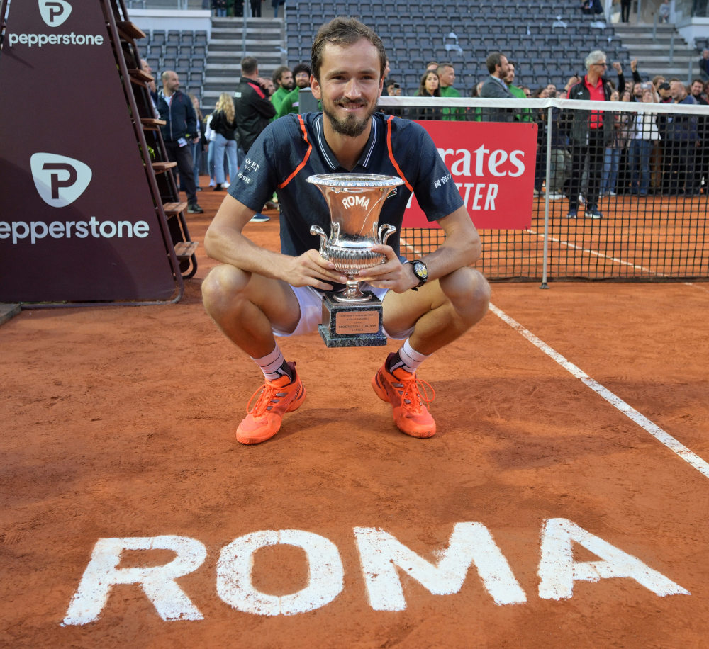 世界网球队险胜美国网球队，梅德韦杰夫关键制胜的简单介绍